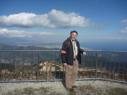 2016-03-02 14.13.53 P1020382 Adrian - Simon at top of Komagatake Ropeway.jpeg: 4000x3000, 6060k (2016 Mar 07 22:35)
