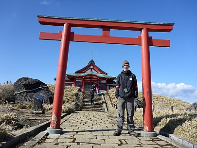 2016-03-02 14.18.45 P1000817 Simon - Adrian at Templo en Hakone.jpeg: 4608x3456, 5953k (2016 Mar 02 14:18)