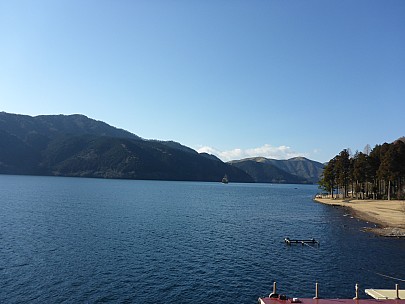 2016-03-02 15.06.33 P1000829 Simon - Lake Ashinoko north.jpeg: 4608x3456, 5990k (2016 Mar 02 15:06)