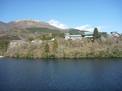 2016-03-02 15.09.27 P1020402 Adrian - Hakone-en from the lake.jpeg: 4000x3000, 6622k (2016 Mar 07 22:35)