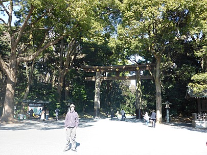 2016-03-03 10.36.22 P1000858 Simon - entrance to Meiji Shrine.jpeg: 4608x3456, 6286k (2016 Mar 03 10:36)