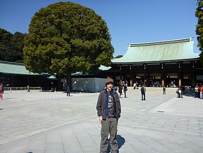 2016-03-03 10.56.40 P1000860 Simon - outside Meiji Jingu offering hall.jpeg: 4608x3456, 5960k (2016 Mar 03 10:56)