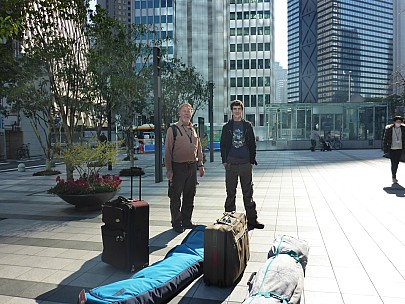 2016-03-03 13.58.58 P1000867 Simon - on the way home in Shinjuku.jpeg: 4608x3456, 6507k (2016 Mar 03 13:58)