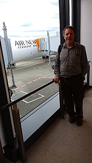 Fresh Off Plane
Photographer;&nbsp;Simon
2016-02-22&nbsp;08.03.17;&nbsp;Metadata time: '2016 Feb 22 08:03'
Original size:&nbsp;2,340 x 4,160; 2,893 kB
Filename: 2016-02-22 08.03.17 IMG_20160222_120316668 Simon - fresh off plane.jpeg