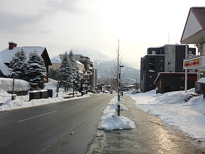 2016-02-23 09.32.51 P1000405 Simon - looking down Aza-Yamada road.jpeg: 4608x3456, 6288k (2016 Feb 23 09:32)