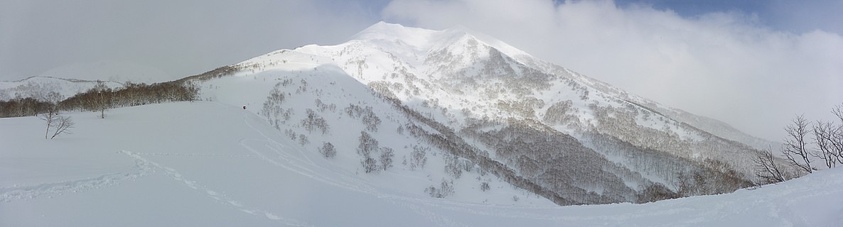 Moiwa backcountry
Photographer;&nbsp;Simon
2016-02-26&nbsp;13.57.56;&nbsp;Metadata time: '2016 Feb 26 13:57'
Original size:&nbsp;11,312 x 3,051; 27,323 kB;&nbsp;stitch
Filename: 2016-02-26 13.57.56 Panorama Simon - Moiwa backcountry_stitch.jpg