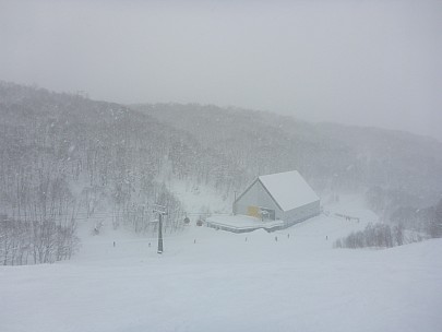 2016-02-27 11.20.02 P1000506 Simon - Rusutsu Isola Gondola base.jpeg: 4608x3456, 5352k (2016 Feb 27 11:20)