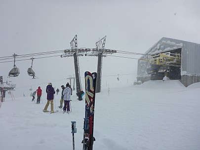 2016-02-27 11.37.41 P1000507 Simon - top of Rusutsu Isola gondola.jpeg: 4608x3456, 5850k (2016 Feb 27 11:37)