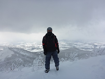 2016-02-27 12.18.45 P1000522 Simon - on Mt Isola.jpeg: 4608x3456, 5411k (2016 Feb 27 12:18)