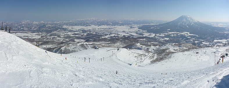 2016-02-28 09.58.30 Panorama Simon - from top Ace Pair Lift 4_stitch.jpg: 9226x3560, 28396k (2016 May 15 22:05)