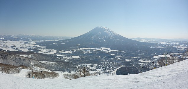 Mt Yōtei
Photo: Simon
2016-02-28 09.32.15; '2016 Feb 28 09:32'
Original size: 6,286 x 3,003; 15,946 kB; stitch