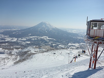 2016-02-28 09.58.25 P1000575 Simon - view from top of Ace Pair lift 4.jpeg: 4608x3456, 5919k (2016 Feb 28 09:58)