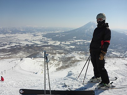 2016-02-28 10.00.34 P1000581 Simon - Adrian at top of Ace Pair Lift 4.jpeg: 4608x3456, 5834k (2016 Feb 28 10:00)