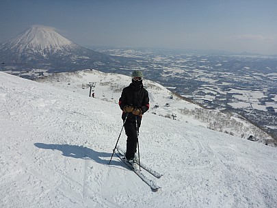 2016-02-28 13.19.46 P1000644 Simon - Adrian and Mt Yōtei.jpeg: 4608x3456, 6098k (2016 Feb 28 13:19)