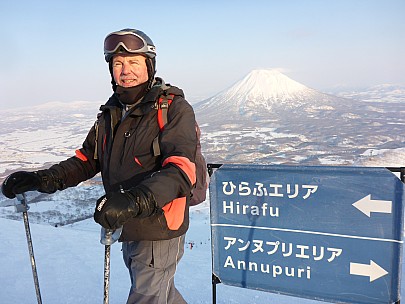 2016-02-28 16.16.46 P1000683 Simon - at top of Wonderland.jpeg: 4608x3456, 6217k (2016 Feb 28 16:16)