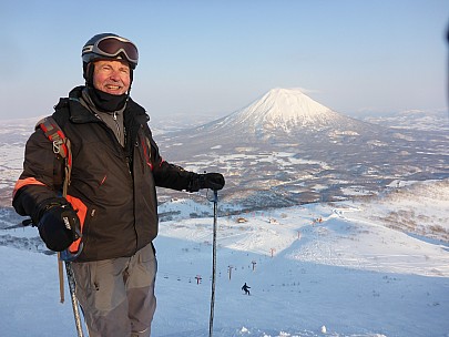 2016-02-28 16.17.39 P1000688 Simon - at top of Wonderland.jpeg: 4608x3456, 6078k (2016 Feb 28 16:17)