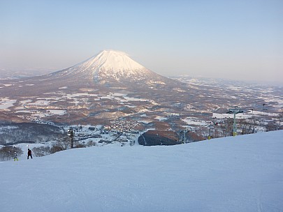 2016-02-28 16.33.33 P1000697 Simon - view from Ace Hill P1.jpeg: 4608x3456, 5995k (2016 Feb 28 16:33)