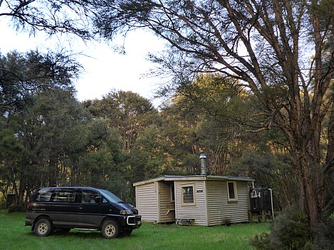 Herricks Hut
Photographer;&nbsp;Simon
2016-10-29&nbsp;06.28.10;&nbsp;Metadata time: '2016 Oct 29 06:28'
Original size:&nbsp;4,608 x 3,456; 6,676 kB
Filename: 2016-10-29 06.28.10 P1010031 Simon - Herricks Hut.jpeg