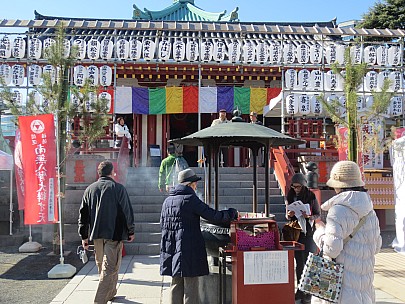 2017-01-11 12.29.20 IMG_8200 Anne - Simon approaching Benten Temple.jpeg: 4608x3456, 6796k (2017 Jan 26 18:34)