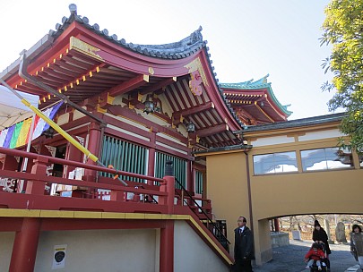 2017-01-11 12.42.07 IMG_8207 Anne - side of Benten temple.jpeg: 4608x3456, 4708k (2017 Jan 26 18:34)