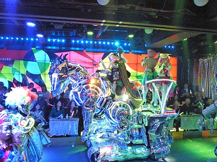 Robot Restaurant show chariot
Photographer;&nbsp;Simon
2017-01-12&nbsp;19.10.12;&nbsp;Metadata time: '2017 Jan 12 19:10'
Original size:&nbsp;4,608 x 3,456; 6,593 kB
Filename: 2017-01-12 19.10.12 P1010222 Simon - Robot Restaurant show chariot.jpeg