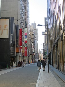 2017-01-13 12.21.45 IMG_8436 Anne - Ginza side street.jpeg: 3456x4608, 5099k (2017 Jan 26 18:34)