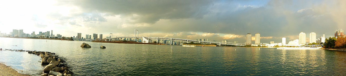 2017-01-13 15.55.53 P1010238 Simon - Rainbow Bridge panorama.jpeg: 3904x856, 2104k (2017 Jan 29 09:37)