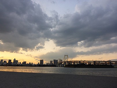 2017-01-13 16.52.31 P1010240 Simon - Rainbow Bridge end on from Odaiba.jpeg: 4608x3456, 5502k (2017 Jan 29 09:37)