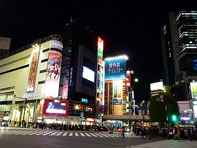 2017-01-13 19.10.52 P1010252 Simon - waiting at Shibuya crossing.jpeg: 4608x3456, 6051k (2017 Jan 29 09:37)