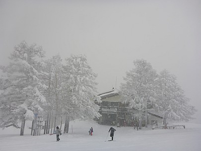 2017-01-16 15.49.49 P1010328 Simon - Nagasaka Gondola Yamabiko Station.jpeg: 4608x3456, 6099k (2017 Jan 29 10:22)