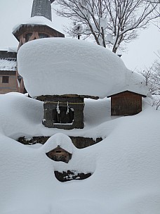 2017-01-16 16.32.19 IMG_8646 Anne - old shrine to village gods.jpeg: 3456x4608, 4879k (2017 Jan 26 18:35)