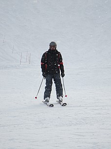2017-01-19 14.45.05 IMG_8914 Anne - Simon in skis at Hikage.jpeg: 3456x4608, 4447k (2017 Jan 26 18:36)