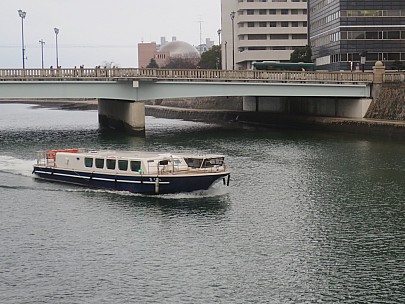 2017-01-20 17.00.10 IMG_9022 Anne - ferry on Motoyasu River.jpeg: 4608x3456, 6249k (2017 Jan 26 18:36)