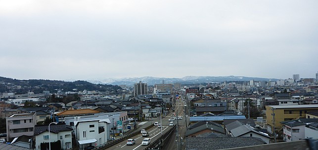 2017-01-20 09.32.50 P1010516 Simon - town view from train_cr.jpg: 4608x2179, 3844k (2017 Jan 29 10:22)