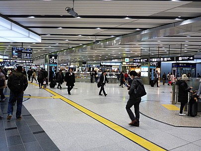 2017-01-20 12.36.24 P1010526 Simon - SHin-Osaka Station.jpeg: 4608x3456, 6087k (2017 Jan 29 10:22)