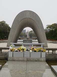 2017-01-20 16.32.46 IMG_9003 Anne - Memorial Cenotaph.jpeg: 3456x4608, 5246k (2017 Jan 26 18:36)