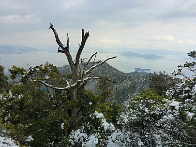 2017-01-21 13.25.53 P1010606 Simon - snowy view back to Hiroshima.jpeg: 4608x3456, 6632k (2017 Jan 29 10:22)