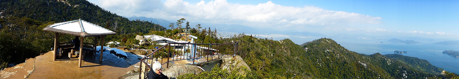 2017-01-21 12.26.11 P1010591 Simon - panorama from top of ropeway.jpeg: 4192x728, 1816k (2017 Jan 29 10:22)