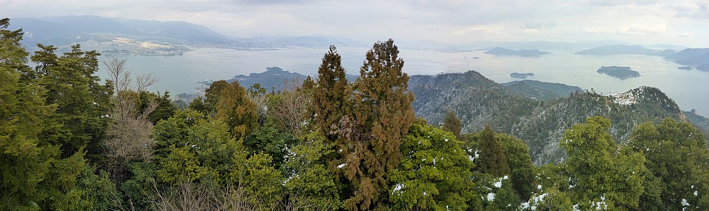 2017-01-21 13.41.13 Panorama Simon - view from Mt Misen_stitch.jpg: 11024x3283, 30601k (2017 Jul 06 22:06)