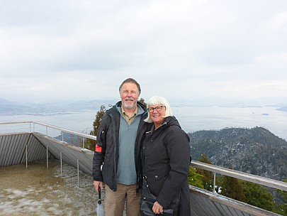 2017-01-21 13.42.43 P1010614 Simon - with Anne at the lookout.jpeg: 4608x3456, 5755k (2017 Jan 29 10:22)