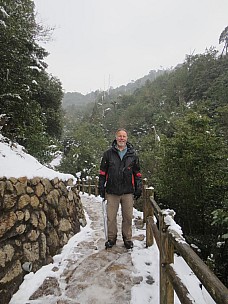 2017-01-21 14.58.58 IMG_9119 Anne - Simon on snowy path.jpeg: 3456x4608, 5530k (2017 Jan 26 18:36)