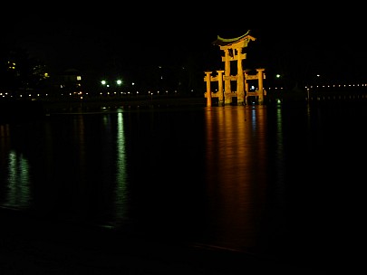 2017-01-21 19.11.07 P1010650 Simon - Great Torii at night.jpeg: 4608x3456, 2188k (2017 Jan 29 10:22)