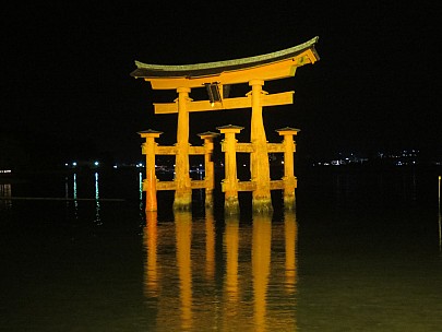 2017-01-21 19.21.09 IMG_9190 Anne - Great Torii at night.jpeg: 4608x3456, 5237k (2017 Jan 26 18:36)