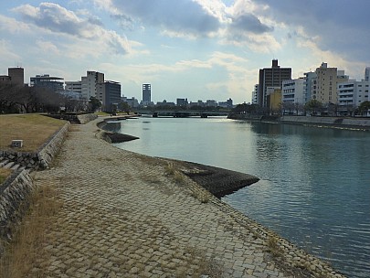 2017-01-22 13.14.56 P1010680 Simon - Motoyahu River walk to Peace park.jpeg: 4608x3456, 6387k (2017 Jan 29 10:22)