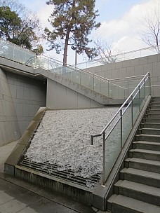 2017-01-22 15.52.48 IMG_9278 Anne - Peace Memorial hall exit and water sculpture.jpeg: 3456x4608, 6202k (2017 Jan 26 18:37)