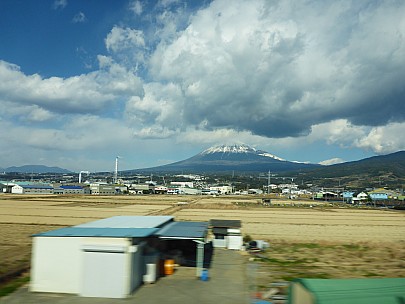2017-01-23 12.21.52 P1010717 Simon - Mt Fuji from train.jpeg: 4608x3456, 5689k (2017 Jan 29 10:22)