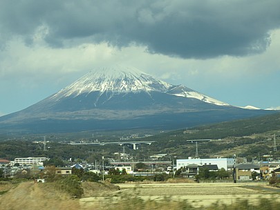 2017-01-23 12.22.16 IMG_9323 Anne - Mt Fuji from train.jpeg: 4608x3456, 4940k (2017 Jan 26 18:37)