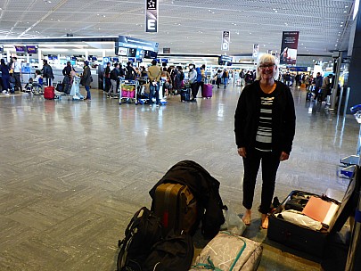 2017-01-23 15.03.48 P1010722 Simon - Anne at Narita.jpeg: 4608x3456, 5919k (2017 Jan 29 10:22)