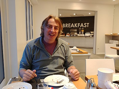 Jim at breakfast in Hotel Suisse
Photo: Simon
2018-01-20 08.10.59; '2018 Jan 20 08:10'
Original size: 4,160 x 3,120; 2,447 kB