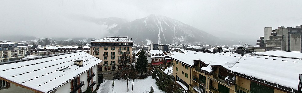 View from Hotel Richemond room
Photo: Simon
2018-01-21 12.26.34; '2018 Jan 21 12:26'
Original size: 10,310 x 3,190; 16,727 kB; stitch
2018-01-21 12.26.34_HDR LG6 Simon - view from Hotel Richemond room_stitch.jpg